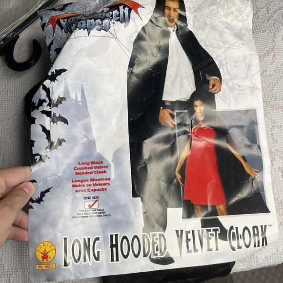 HALLOWEEN‎ BLACK VELVET - Vampire Costume Cape/Cloak - Good Quality Rubies - Picture 2 of 3